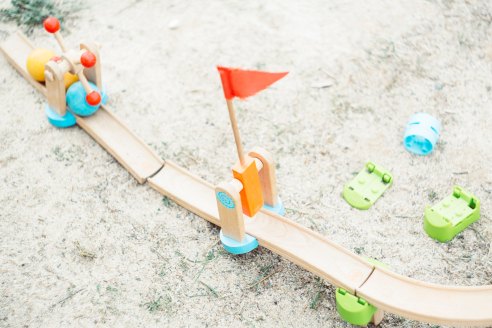 Toy Bridge markus-spiske-1388598-unsplash